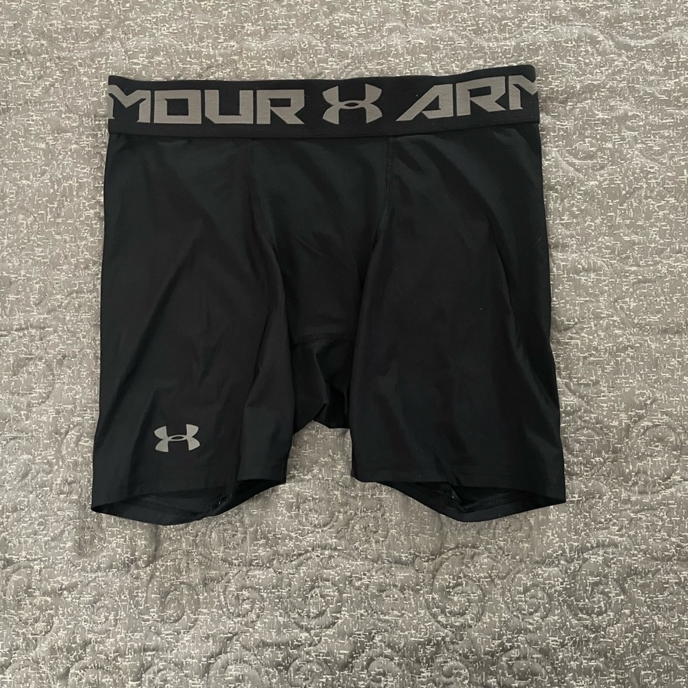 Under Armour compression shorts size L